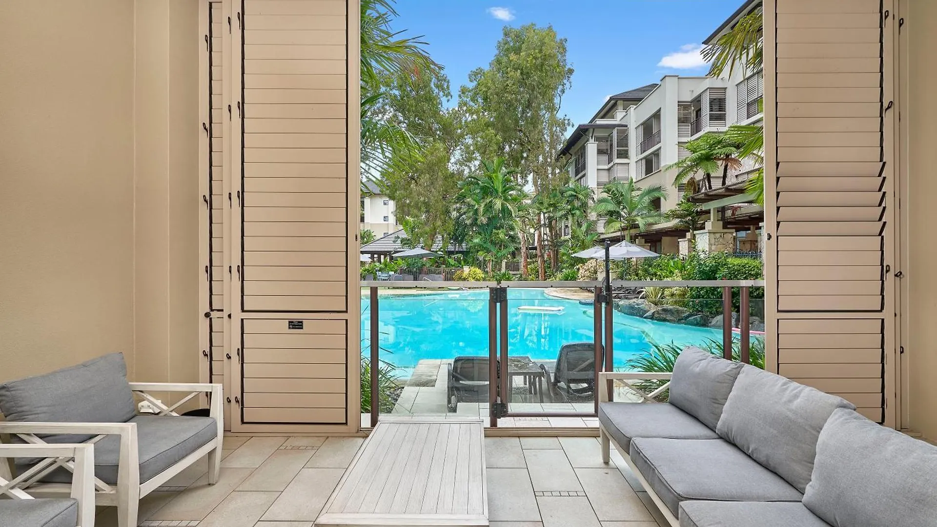 Swim Out Apartments In Triton Street Beachfront Resort Palm Cove 0*,  Australia