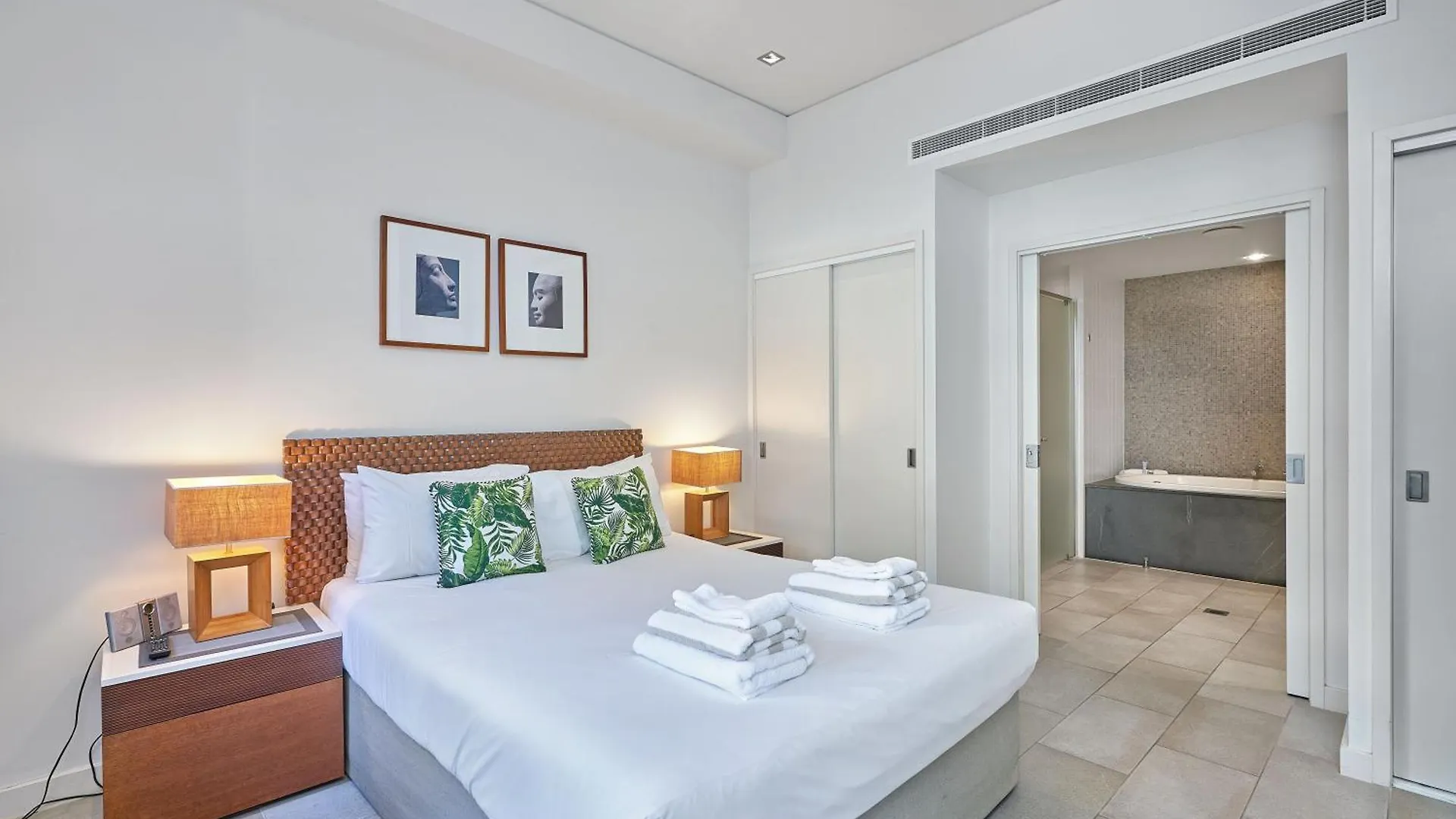 Swim Out Apartments In Triton Street Beachfront Resort 棕榈湾 0*,
